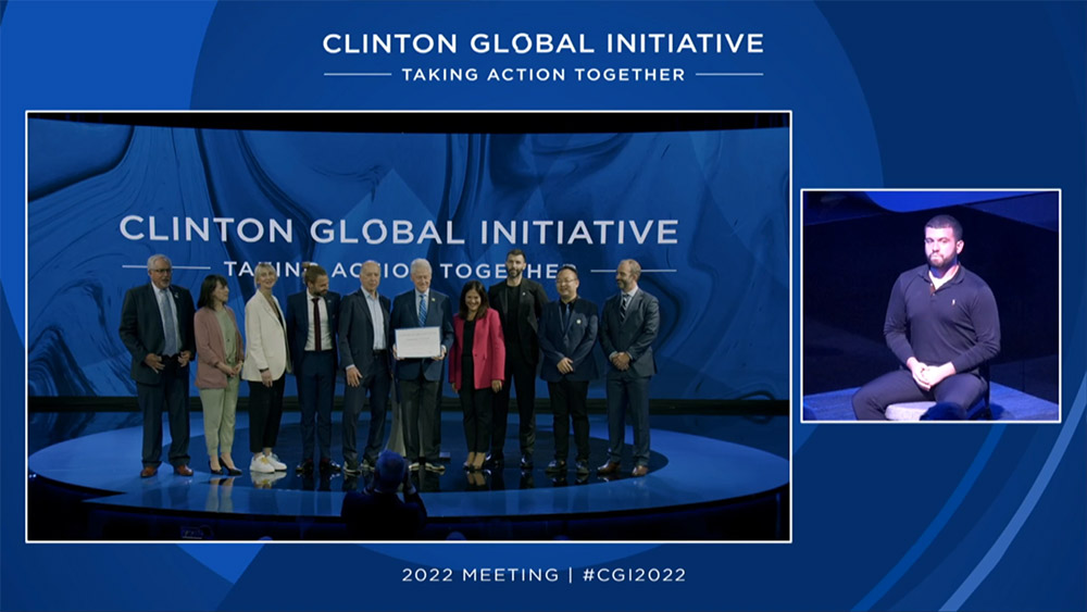 菲彩国际集团_CGI2022年会克林顿总统与菲彩国际主席徐鹏同台官宣菲彩国际国际新建议